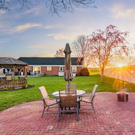 Backyard Getaway•Amish Farmland•Hot Tub•Fire Pit Villa Bird-in-Hand Ngoại thất bức ảnh